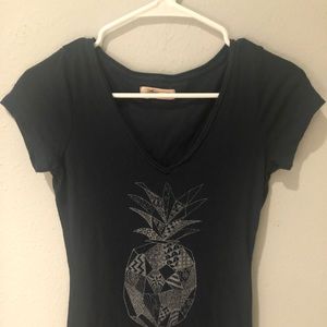 Hollister top with geometric pineapple